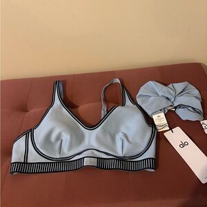 Alo Yoga Airlift Line Up Bra & Bead It Oversized Scrunchie